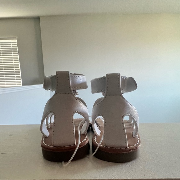 NWOT Rachel Shoes Tatiana White Gladiator Sandals with Flowers, Size 8 - Picture 4 of 7